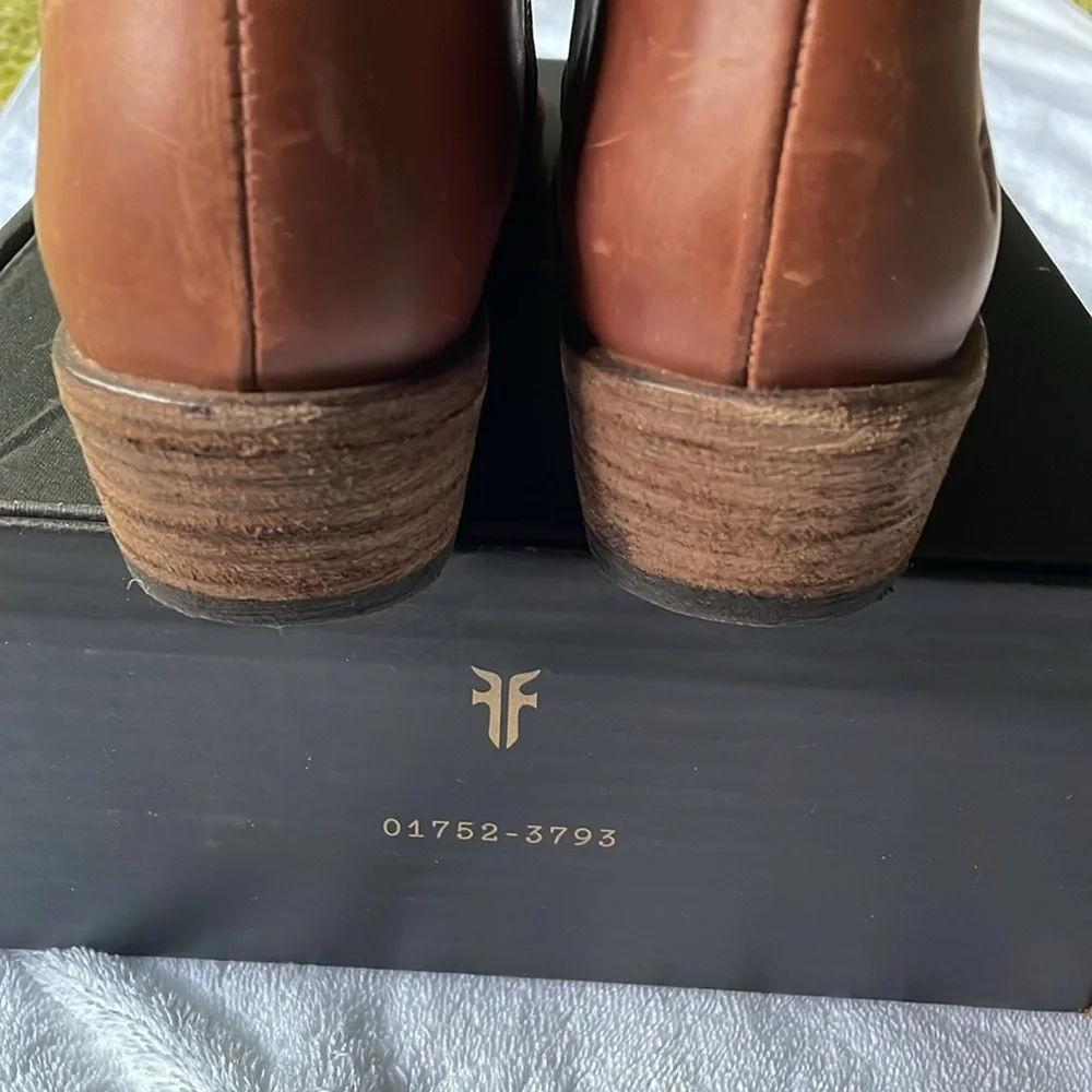 FRYE Carson Piping Bootie NIB Tan Size 8.5